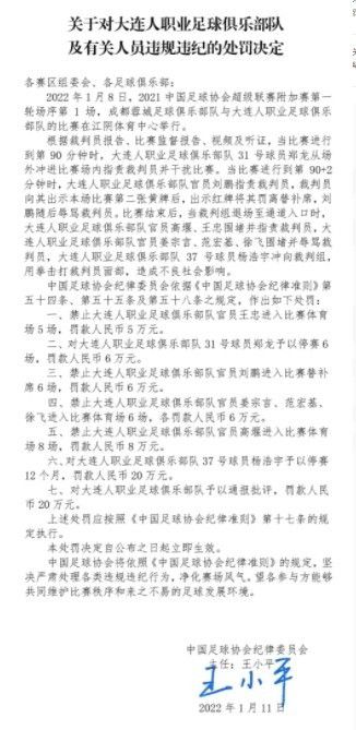 特辑中，镜头捕捉到在片场各个角落精读剧本的郑恺，投入专注的程度令人不禁感慨;明明可以靠颜值却偏要靠才华! 也正是得益于对演技的精益求精，郑恺通过前任三部曲塑造了多面的理想型情人